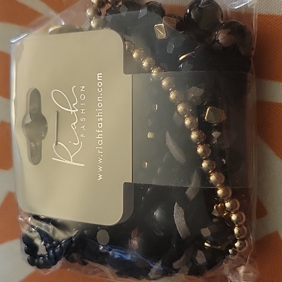 🥳🥳  Riah Stacked Bracelet - Picture 2 of 2